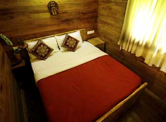 Hiliya Tree house Resort bed room